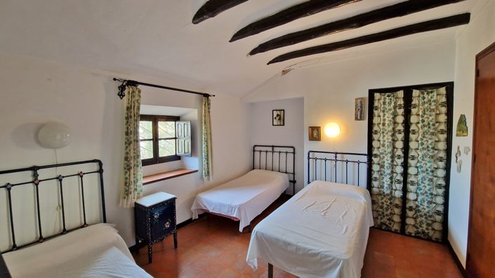 Image No.40-8 Bed Country House for sale