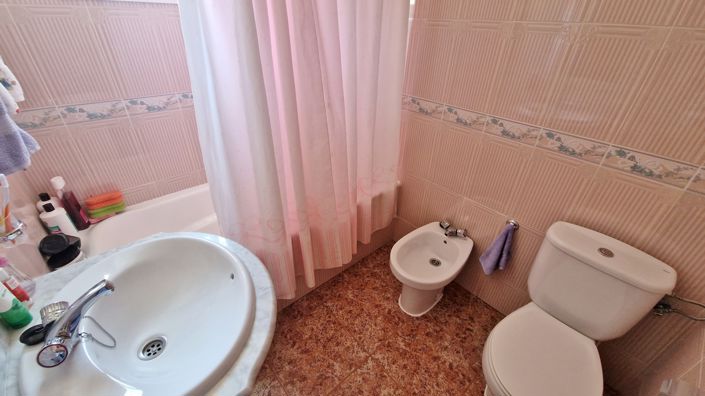 Image No.10-4 Bed Country House for sale