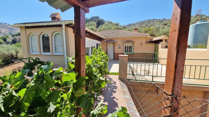 Image No.2-4 Bed Country House for sale