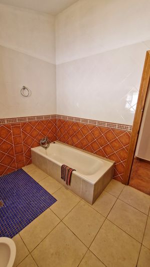 Image No.37-3 Bed Country House for sale