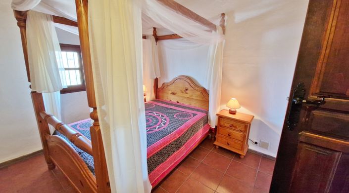 Image No.25-4 Bed Country House for sale