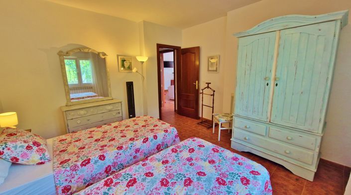 Image No.23-2 Bed Country House for sale