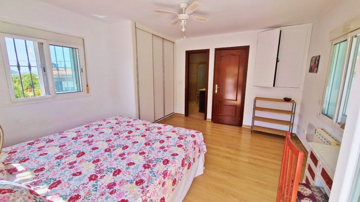 Image No.33-2 Bed Country House for sale