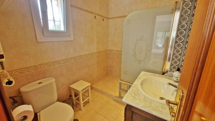 Image No.34-2 Bed Country House for sale