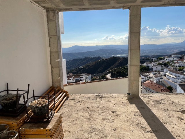 Image No.12-3 Bed Land for sale