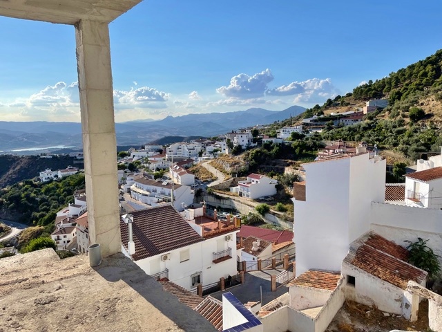 Image No.6-3 Bed Land for sale