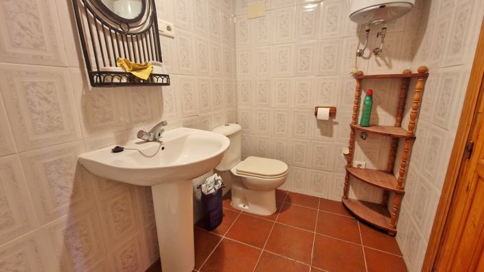 Image No.35-4 Bed Country House for sale