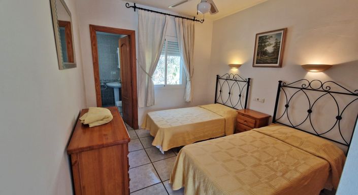 Image No.12-3 Bed Country House for sale