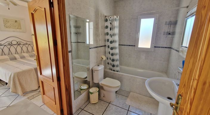 Image No.20-3 Bed Country House for sale