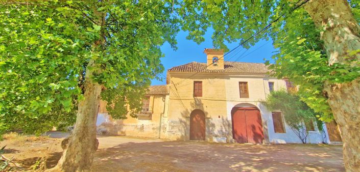 Image No.1-8 Bed Country House for sale