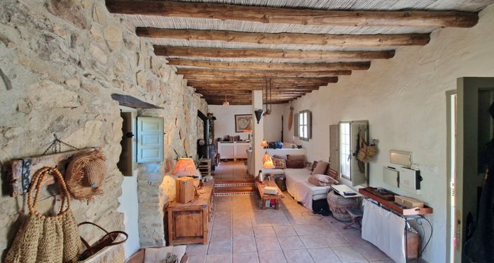 Image No.11-3 Bed Country House for sale