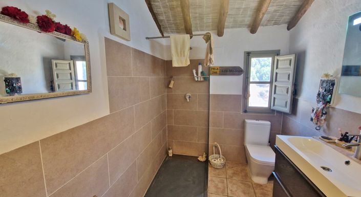 Image No.23-3 Bed Country House for sale