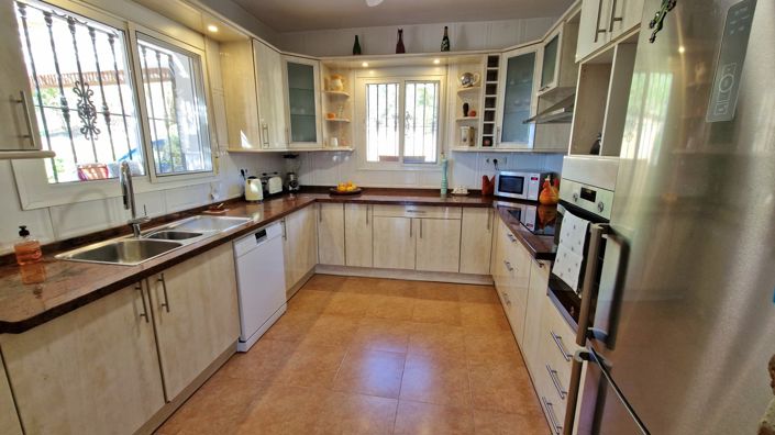 Image No.15-3 Bed Country House for sale