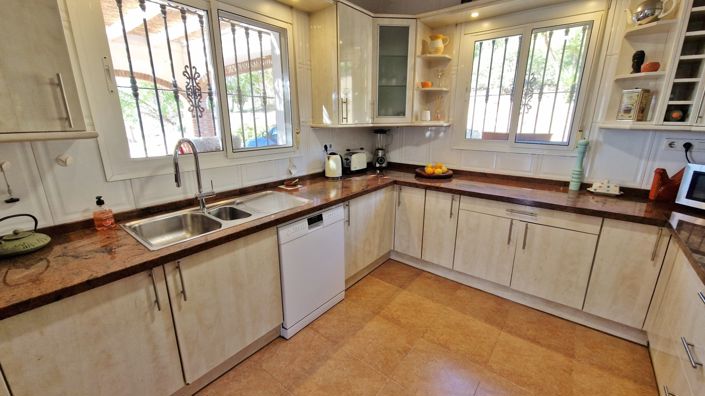 Image No.18-3 Bed Country House for sale