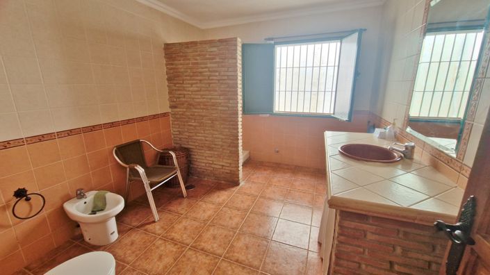 Image No.13-3 Bed Farmhouse for sale