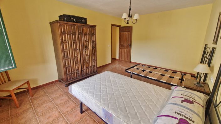 Image No.15-3 Bed Farmhouse for sale