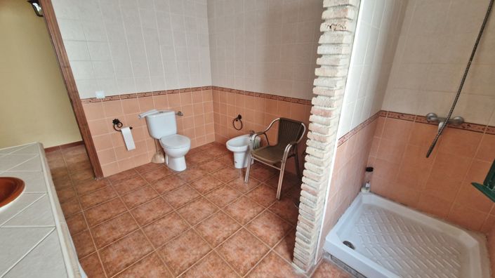 Image No.19-3 Bed Farmhouse for sale