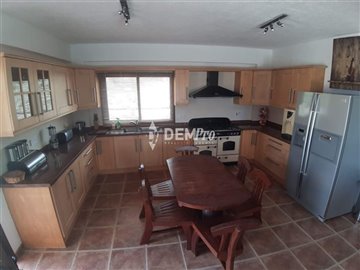 27348-villa-for-sale-in-pomosfull