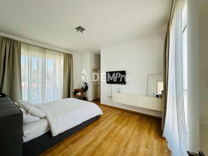 Image No.11-5 Bed Villa for sale