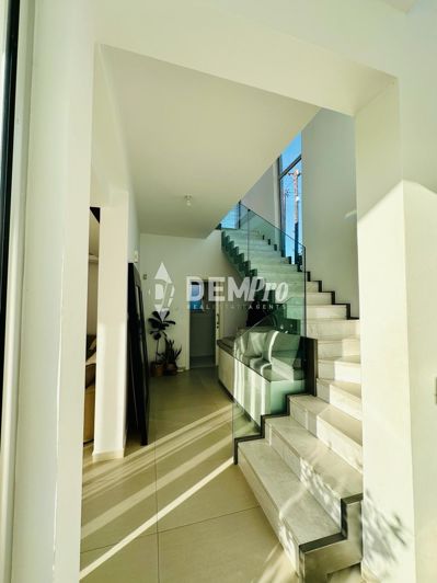 Image No.5-5 Bed Villa for sale