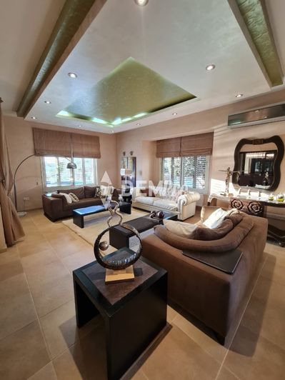 Image No.2-6 Bed Villa for sale