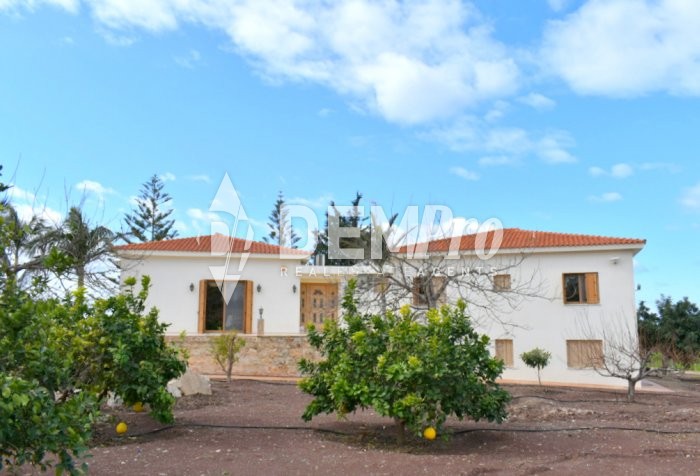 Image No.1-3 Bed Villa for sale