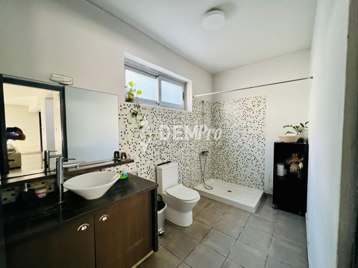 Image No.12-3 Bed Villa for sale