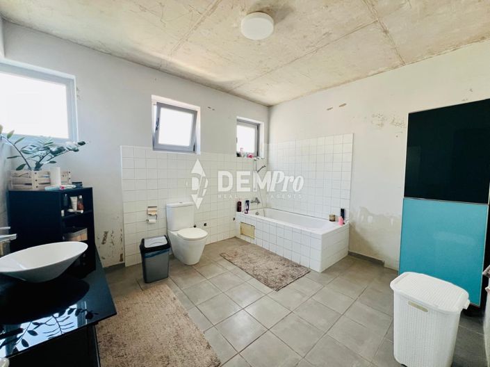 Image No.13-3 Bed Villa for sale