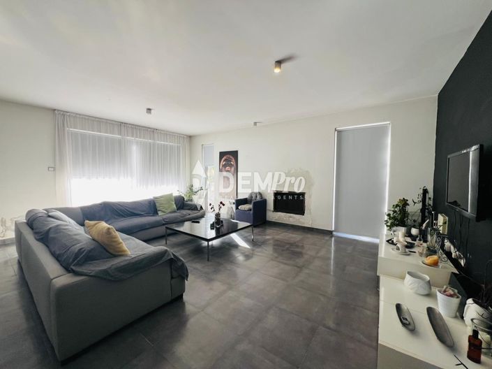 Image No.3-3 Bed Villa for sale