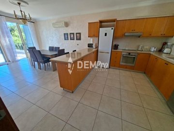 61096-villa-for-sale-in-latchifull