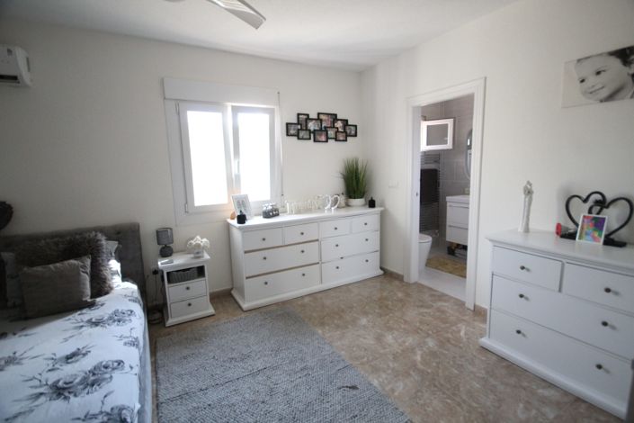 Image No.29-5 Bed Country House for sale