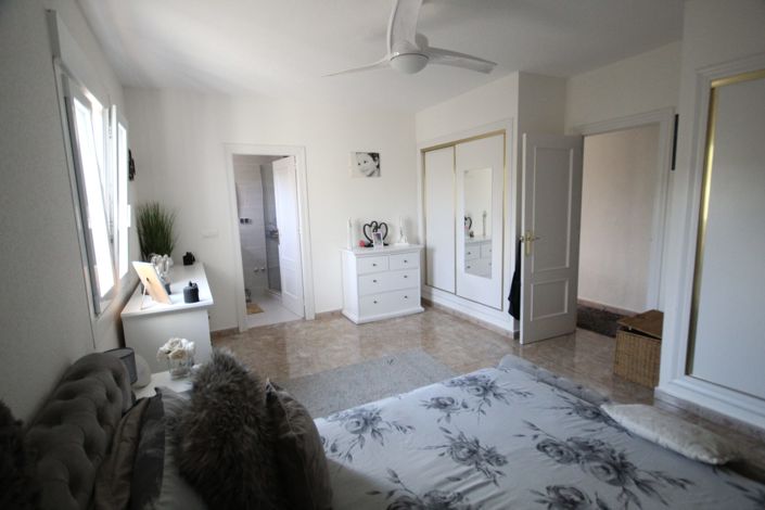 Image No.30-5 Bed Country House for sale