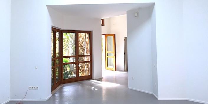 Image No.12-4 Bed House for sale