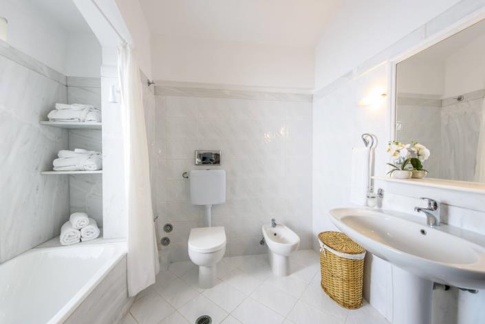 Image No.15-7 Bed Villa for sale