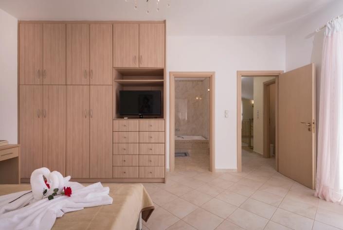 Image No.10-5 Bed Villa for sale