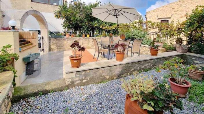 Image No.3-5 Bed House for sale