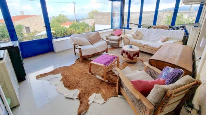 Image No.8-5 Bed House for sale