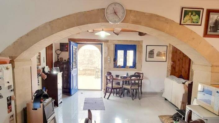 Image No.9-5 Bed House for sale