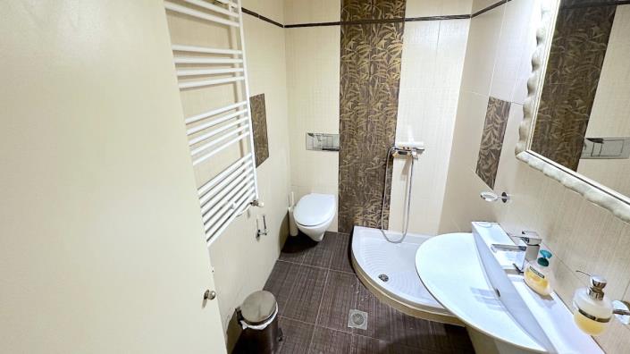 Image No.11-3 Bed House for sale