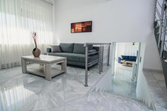 Image No.10-5 Bed Villa for sale