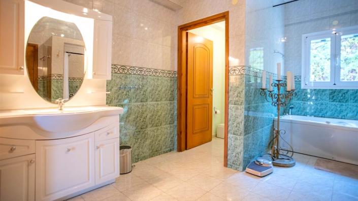 Image No.41-5 Bed Villa for sale