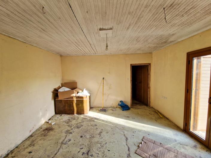 Image No.12-1 Bed House for sale