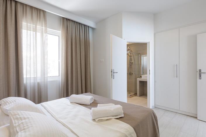 Image No.4-8 Bed Villa for sale