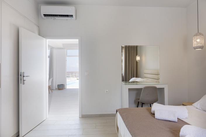 Image No.5-8 Bed Villa for sale