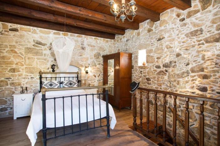 Image No.9-2 Bed House for sale