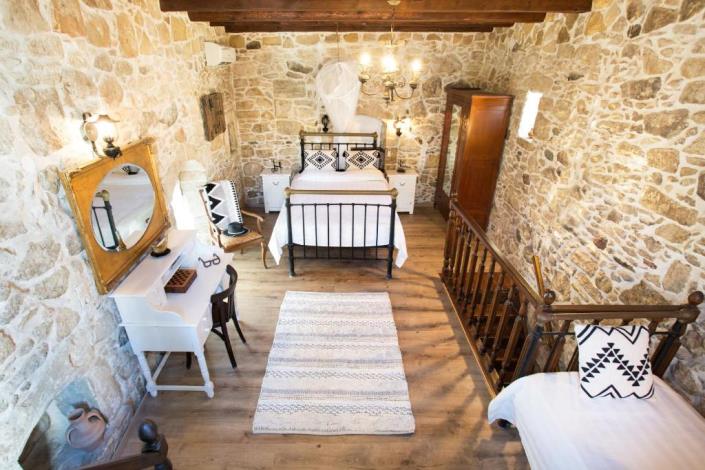 Image No.13-2 Bed House for sale