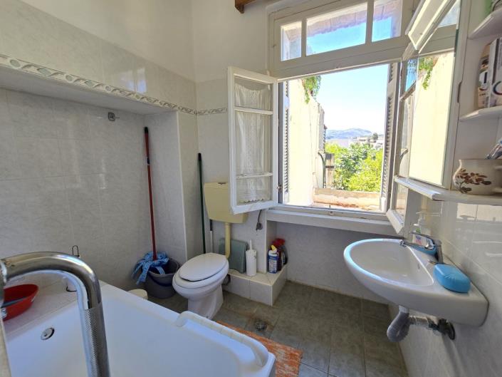 Image No.17-4 Bed House for sale