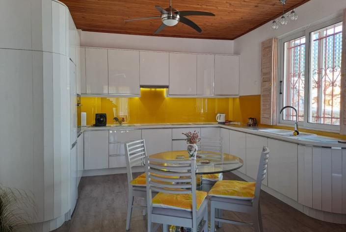 Image No.10-3 Bed House for sale