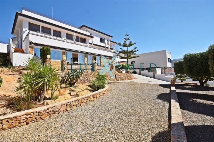 Image No.2-5 Bed Villa for sale