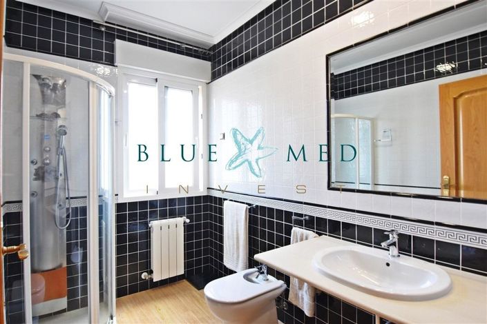 Image No.32-5 Bed Villa for sale